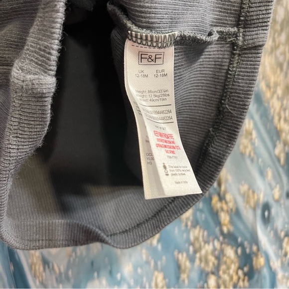 Fred & Flo Gray Dinosaur Spikes on Sleeve Size 12-18 Months - Picture 6 of 6